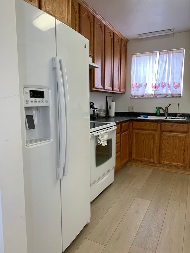 Building Photo - Fully Furnished 2 bedroom