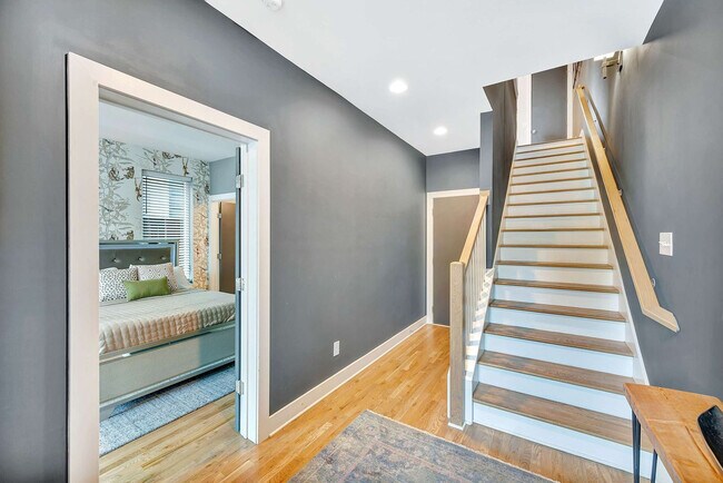 Building Photo - 2716 Delaware Ave