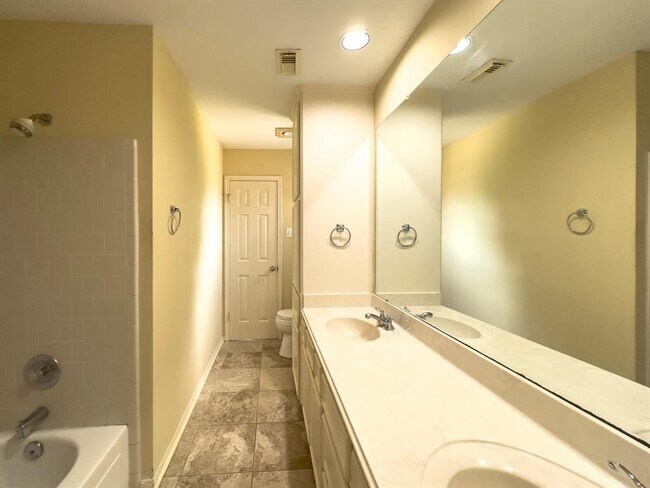 Building Photo - 16714 Colony Terrace Dr