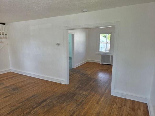 Building Photo - 19 Champlain Ave