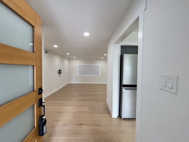 Building Photo - "Beautifully Remodeled 4-Bed Walnut Creek ...