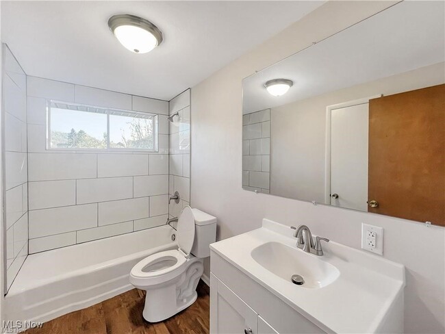 Building Photo - 209 Elmer Ave