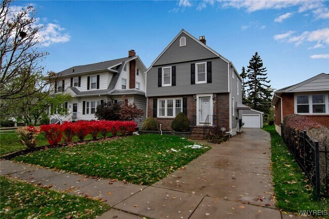 Building Photo - 21 Waverly Ave