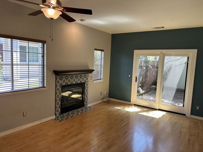 Building Photo - Beautiful East Petaluma 3 Bedroom, 2.5 Bath Home