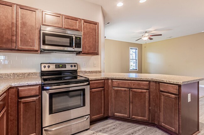 Building Photo - Townhome For Rent!