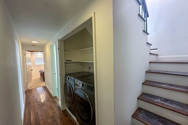 Building Photo - An Enchanted View Townhome