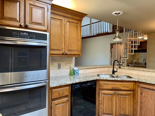 Building Photo - 3800 Havenbrook Cir