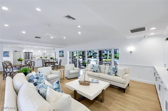 Building Photo - 2211 Gulf Shore Blvd N