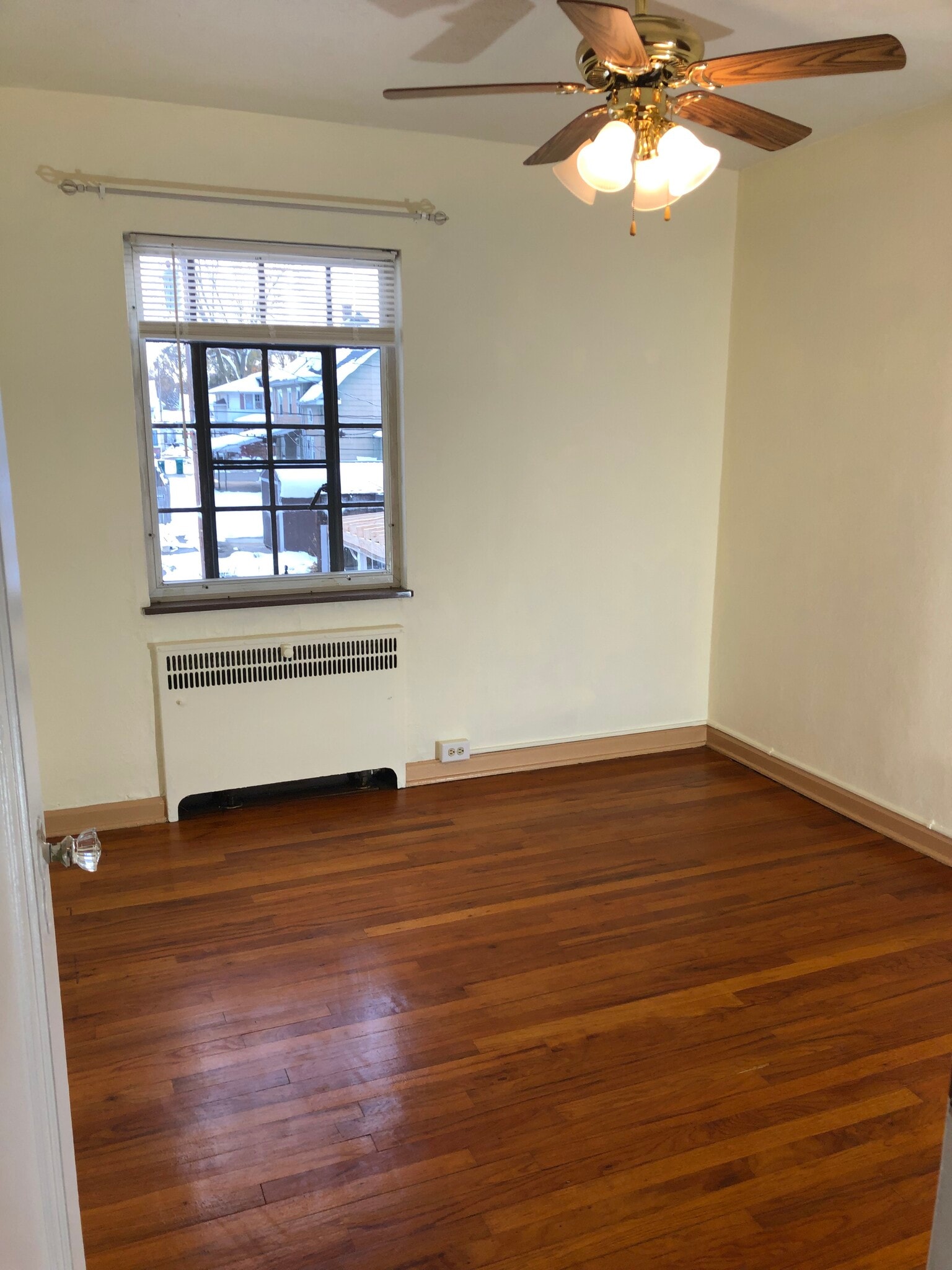 Building Photo - 735 Lincolnway E