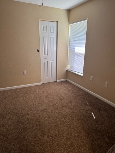 Building Photo - 812 SE 11th St