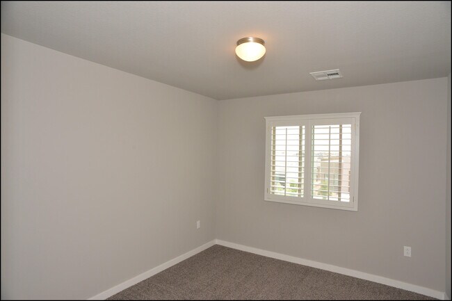 Building Photo - 945 Penrith St