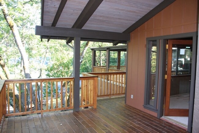 Building Photo - Wooded View Estate in Jacksonville