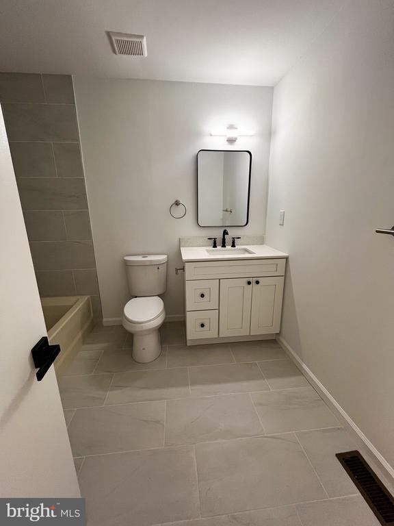 Building Photo - 719 Hunters Run