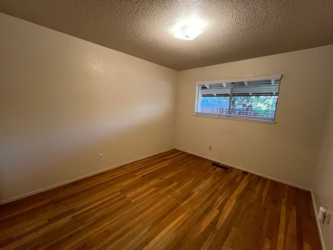 Building Photo - Anderson 1403-1405