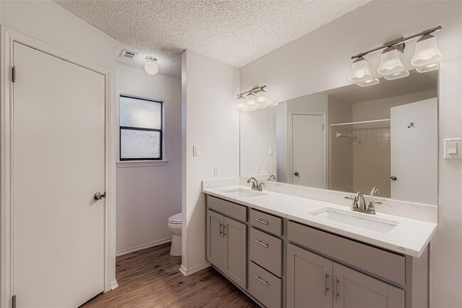 Building Photo - 9839 Briar Ridge Dr