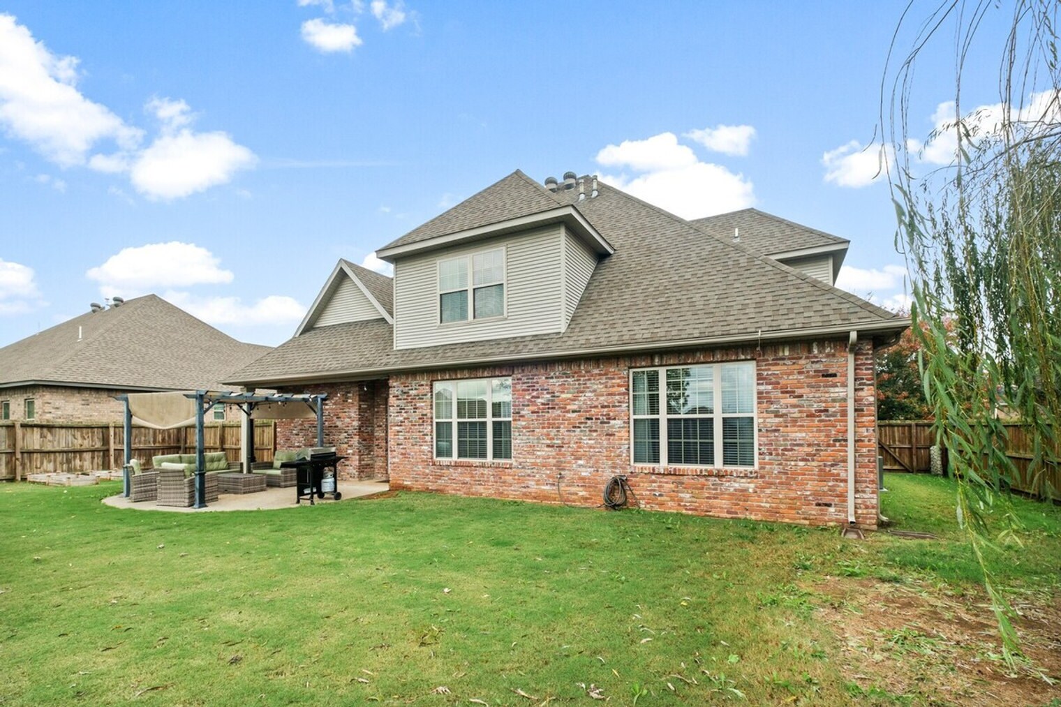 Building Photo - 2351 N Hosta Dr