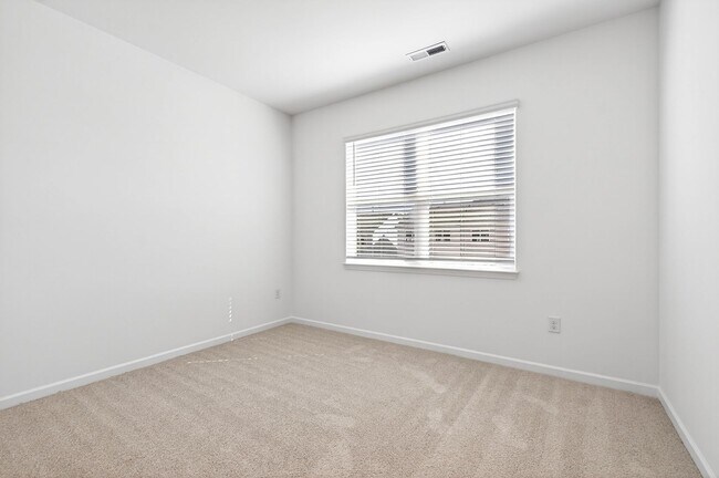 Building Photo - Horton Park Gem: Spacious 4-Bed, 3.5-Bath Townhome