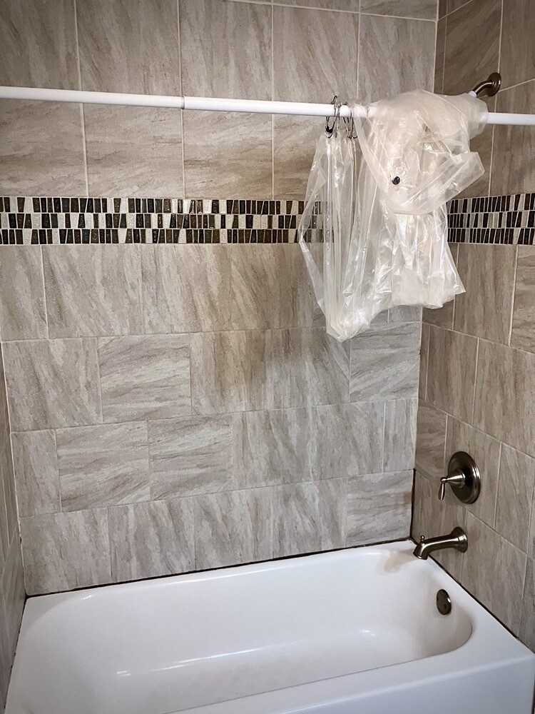 Building Photo - 338 W 4th St