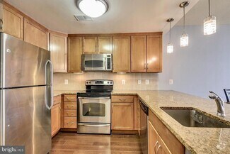 Building Photo - 888 N Quincy St