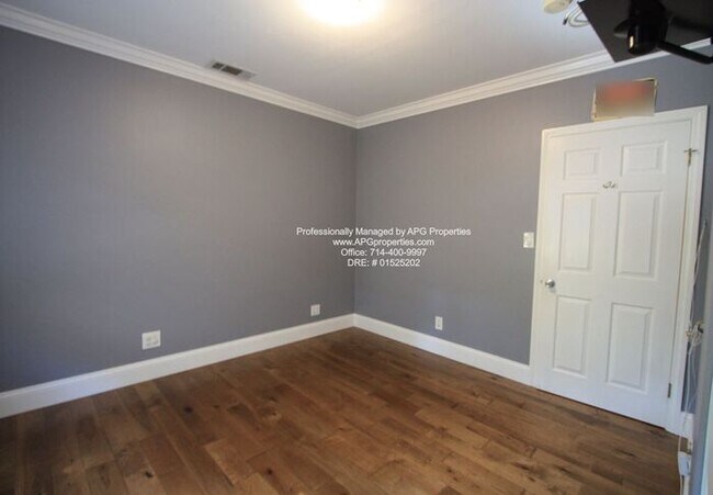 Building Photo - Attractive 4 bedroom / 2 bathroom home wit...