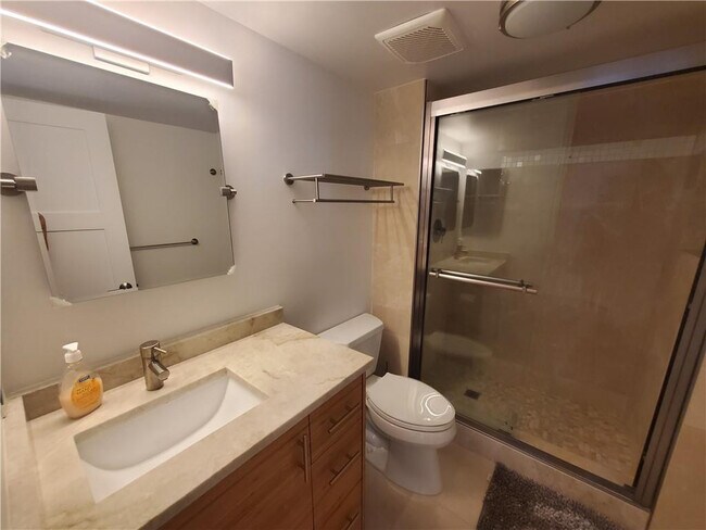 Building Photo - 1401 N Riverside Dr