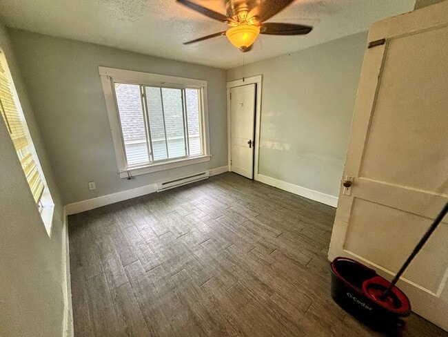 Building Photo - Upper 2 Bedroom Unit of Duplex