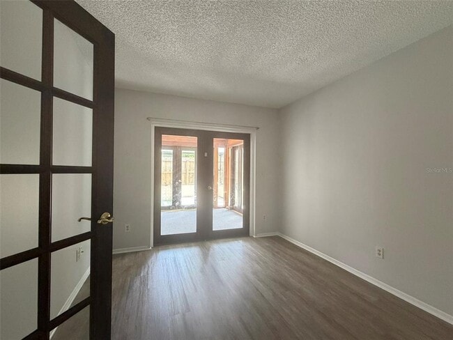 Building Photo - 3781 Lake Shore Dr