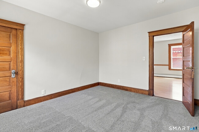 Building Photo - 126 Booth St