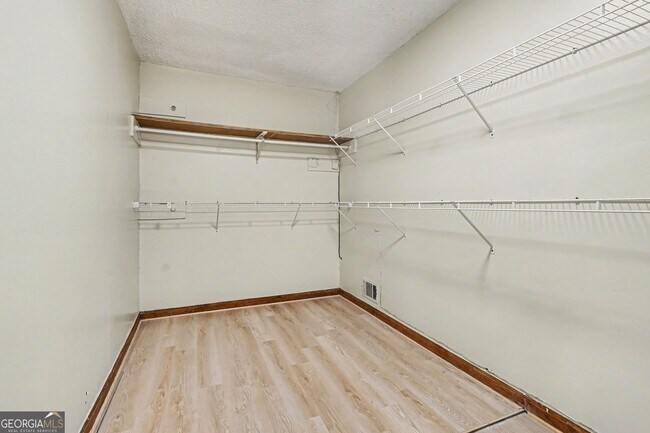 Building Photo - 500 Hickory Hills Trail