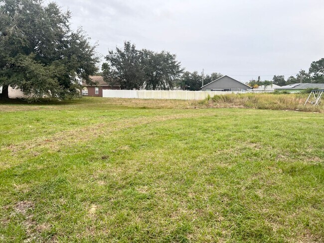 Building Photo - 4 BEDROOM 2 BATHROOM HOUSE FOR RENT