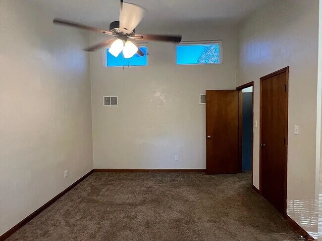 Building Photo - "Charming 2-Bed, 2-Bath Home in Tallahassee's Heart - Cozy 928 Sq Ft Haven!"