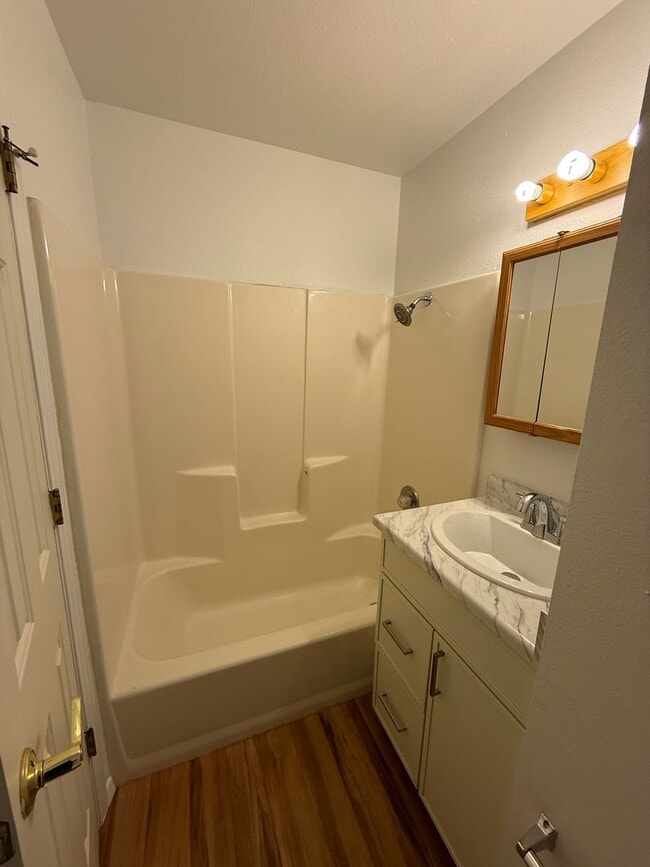 Building Photo - Newly renovated Upstairs condo- 2 bedroom, 2 full baths