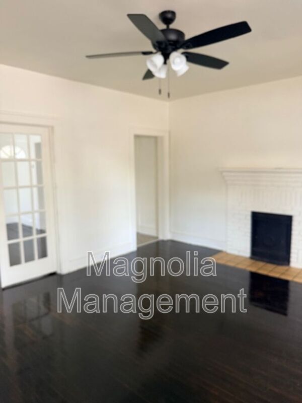 Building Photo - 250 Davis St