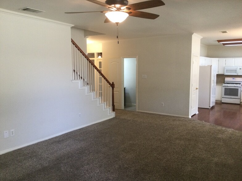 Building Photo - 2208 Ridgewood Dr