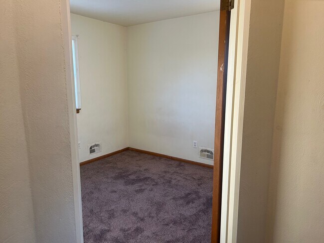 BedRoom 2 - 1401 N Main St