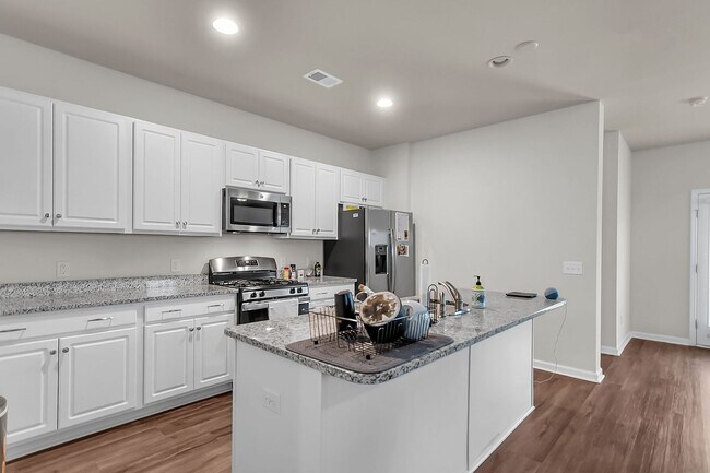 Building Photo - Spacious 4-Bedroom Home with Modern Upgrad...