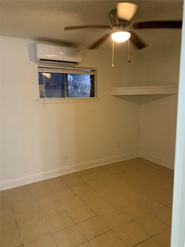 Building Photo - 7610 Red Robin Ln
