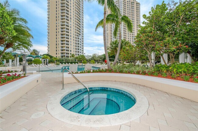 Building Photo - 888 Brickell Key Dr