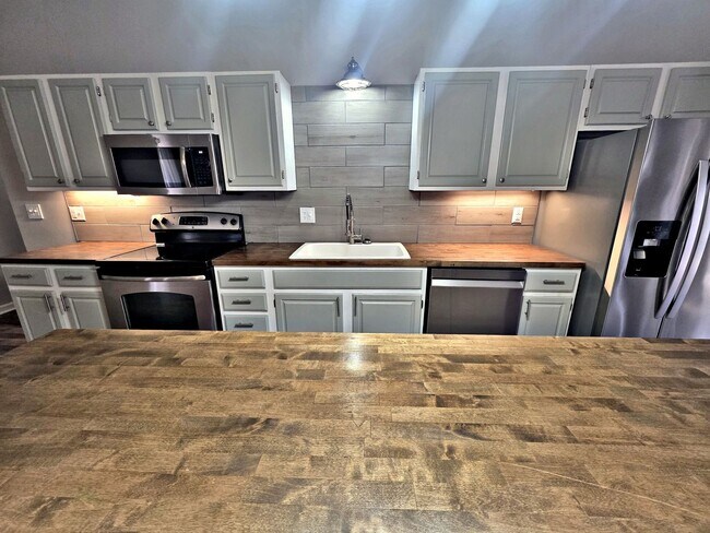 Building Photo - ***Move in Special *** HOUSE FOR RENT - PR...