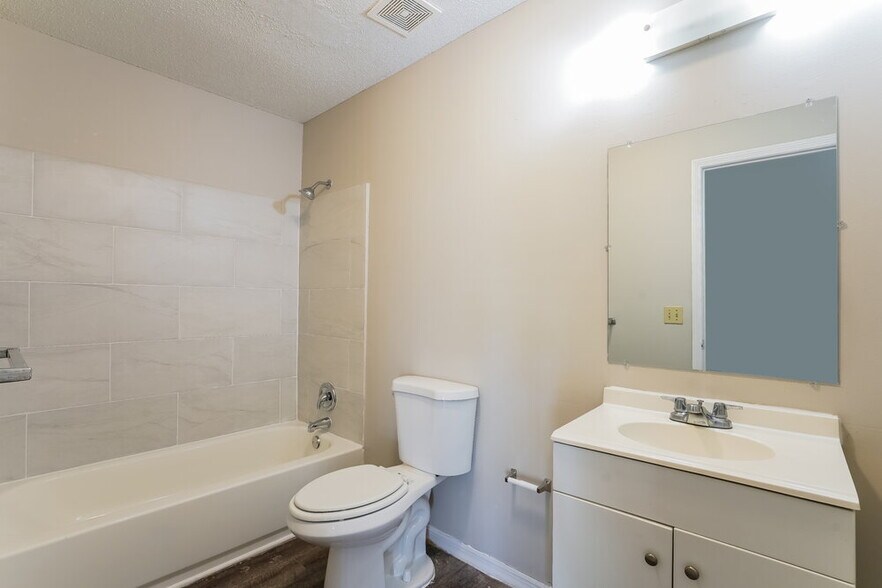 Building Photo - 6514 Flora Way