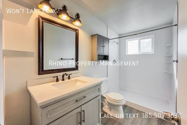 Building Photo - 1993 Champagne Ave