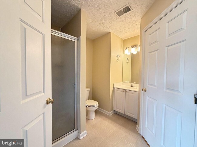 Building Photo - Beautiful 2BR/2BA Condo in Piney Orchard.