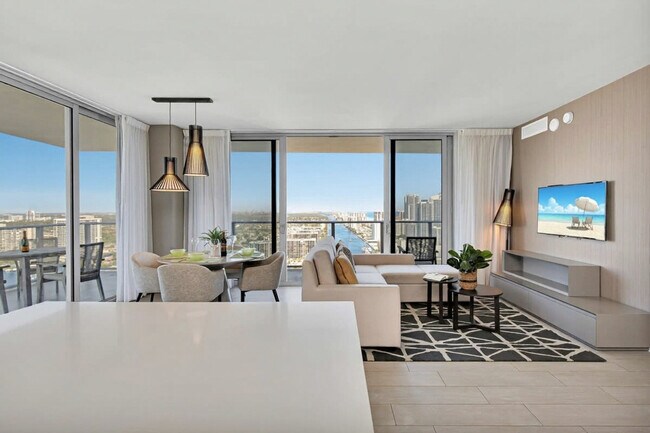 Building Photo - 4010 S Ocean Dr
