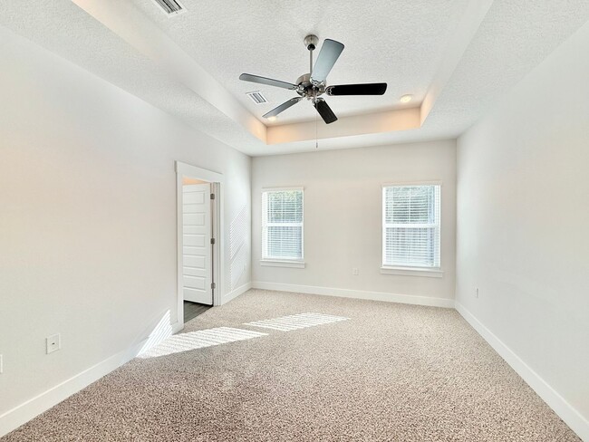 Building Photo - Spacious 3-Bedroom Home - Community Pool