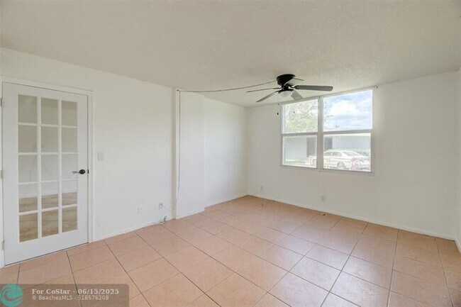 Building Photo - 113 Royal Pk Dr