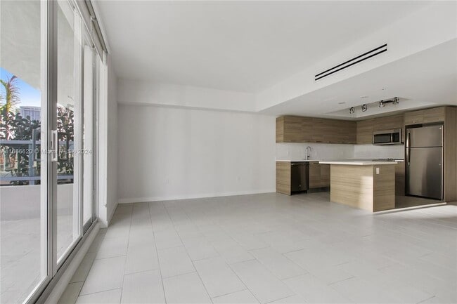 Building Photo - 1756 N Bayshore Dr