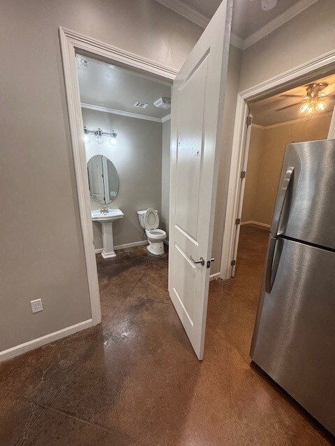 Building Photo - 305 W Second St