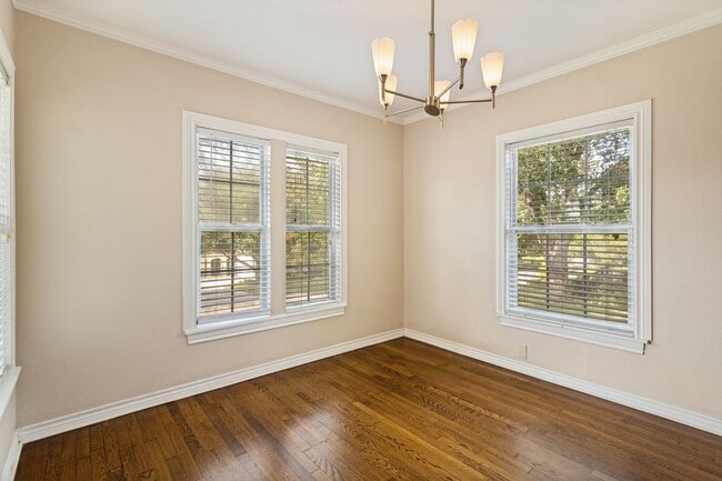 Building Photo - 313 Lilac Ln