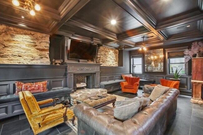 Building Photo - 788 Lake Ave NE