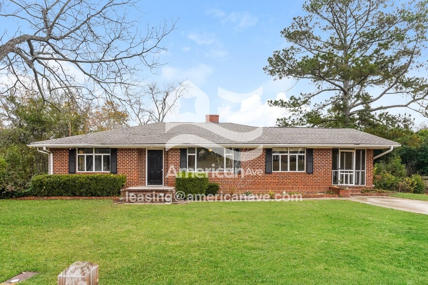 Primary Photo - 290 Lilly Ave